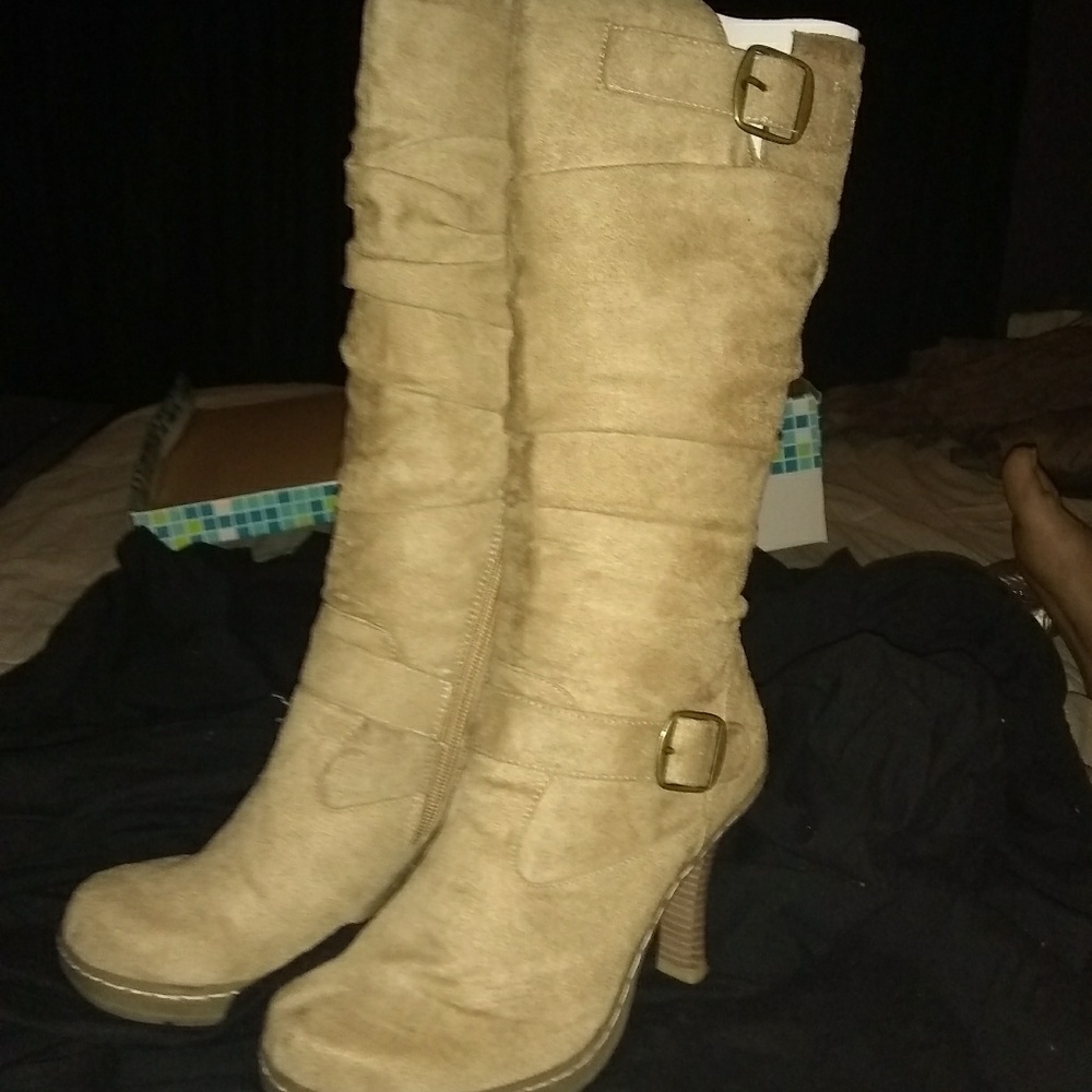 Rouge Boots